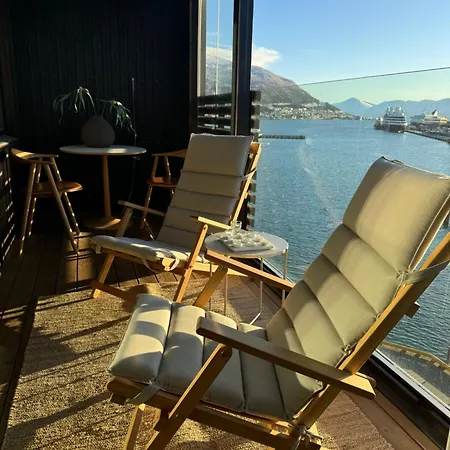 Modern Seaside Apartment, Stunning Harbor Views Apartment Tromso