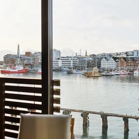 Modern Seaside Apartment, Stunning Harbor Views *